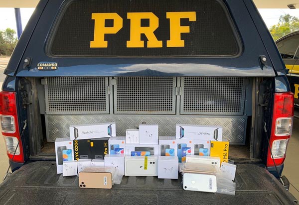 Após abordagem a ônibus, PRF apreende celulares e eletrônicos avaliados em 80.000 reais na BR 116 em Conquista (BA)