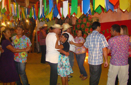 ARACATU: ARRAIÁ DO CAPS FEZ FESTA DE SÃO JOÃO