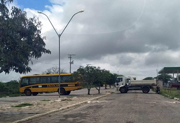 Aracatu: prefeitura faz barreira sanitária e fecha entradas da cidade