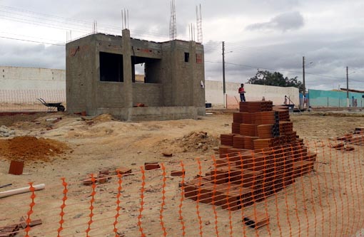 Aracatu: Obras da Praça Luiz Viana Filho seguem adiantadas