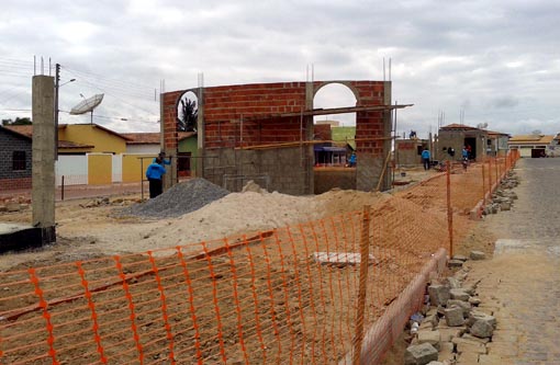 Aracatu: Obras da Praça Luiz Viana Filho seguem adiantadas