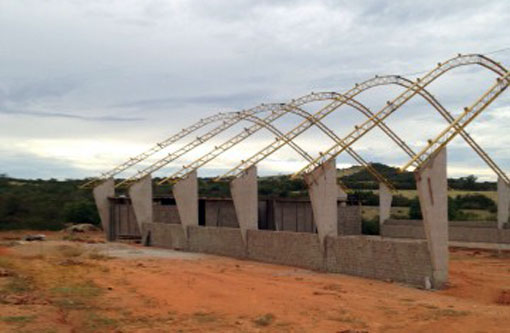 Aracatu: Prefeitura faz patrolamento de estradas e construção de quadras