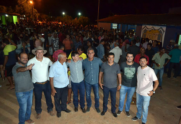 Aracatu: quadra poliesportiva da comunidade Pé de Serra foi inaugurada pelo prefeito Sérgio Maia
