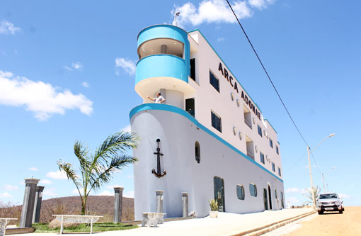 Em entrevista ao Brumado Agora, Adonato Moreira fala sobre a Arca de Adonai, obra que tem sido contemplada pelo belíssimo diferencial arquitetônico