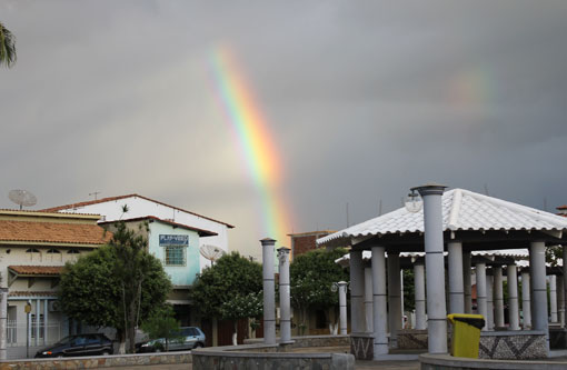 Belo Arco-Íris contempla céu de Brumado no final da tarde de terça (06)
