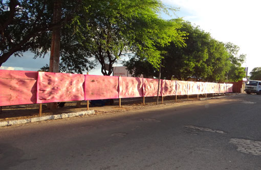 Brumado: Área da Cesta do Povo é isolada, mas obra ainda não começou