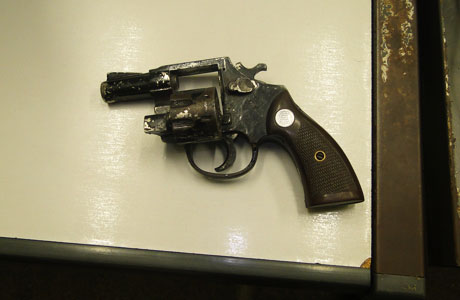 Brumado: PM apreende menor e detém maior que estavam assaltando em Brumado, arma também foi apreendida