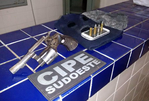 Brumadense menor de idade é apreendido em Barra da Estiva portando arma e munições