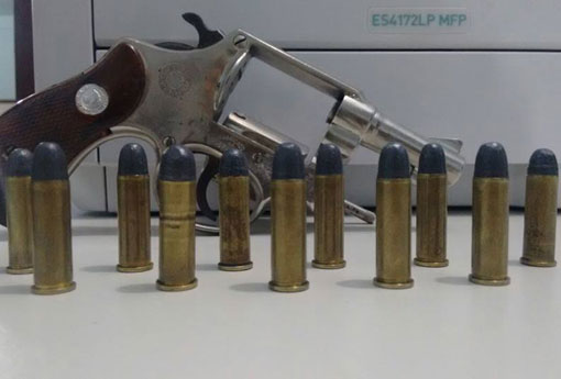 Homem é preso em Caculé acusado de porte ilegal de arma 