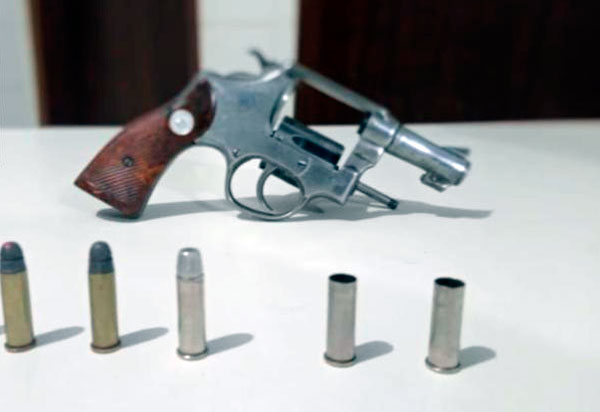 Carinhanha: Homem é detido porte ilegal de arma de fogo e posse de veículo com restrição de furto/roubo