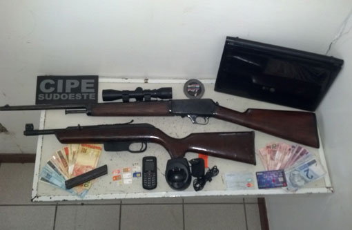 Conquista: Foragido é preso com dois rifles pela CAESG