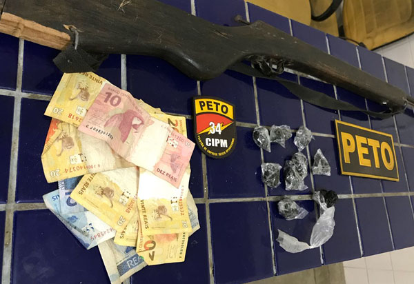 Brumado: Homem é preso acusado de tráfico de drogas e posse ilegal de arma de fogo