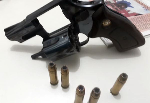 Livramento: Polícia Militar apreende arma de fogo usada por indivíduo para ameaçar populares em bar de Jussiape