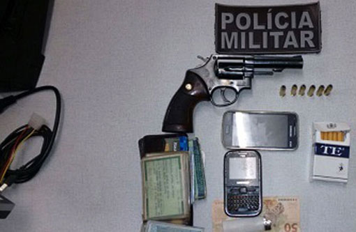 Livramento: Homens são detidos portando arma da Polícia de São Paulo