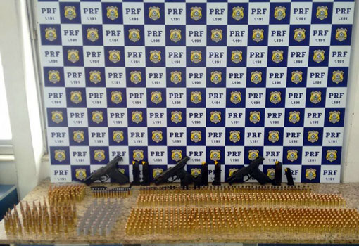 Conquista: Casal é preso com armas e quase mil munições