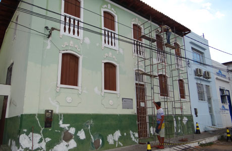 Brumado: Fachada do arquivo histórico municipal está sendo restaurada