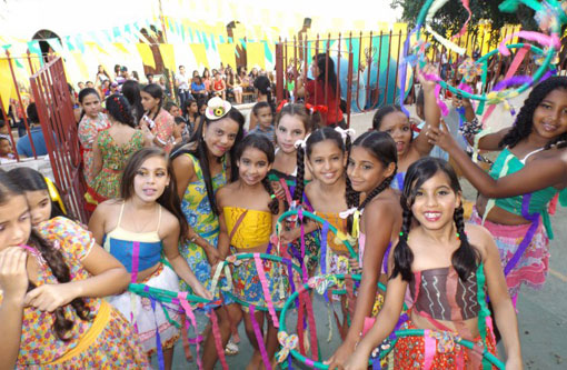 Foi realizado o Arraiá das escolas municipais de Aracatu