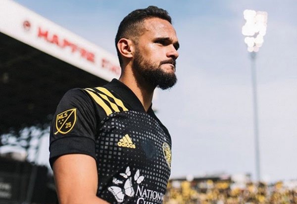 Jogador brumadense Artur completa 100 jogos pelo Columbus Crew dos EUA