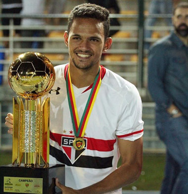 Com Thiago Mendes fora, São Paulo pode estrear o brumadense Artur Lima contra o Flamengo