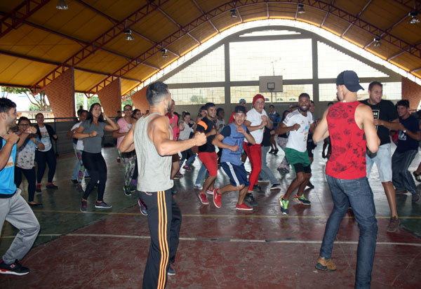 Seis núcleos do Programa de Esporte e Lazer da Cidade reúnem-se em Caetité, neste domingo