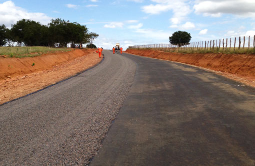 Sudoeste: Asfaltamento da BA-148 trecho entre Malhada de Pedras e Guajerú começa tomar forma