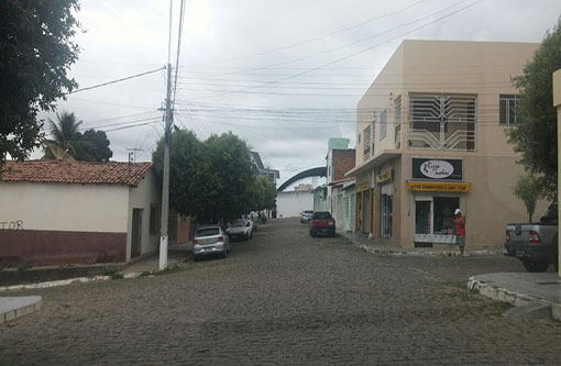 Brumado: Bandidos assaltam procurador Jurídico do município em distribuidora de bebidas