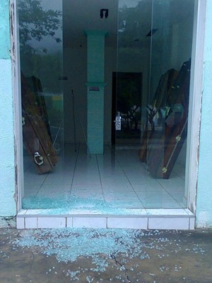 Até Caixão: Funerária tem caixão roubado no interior na Bahia