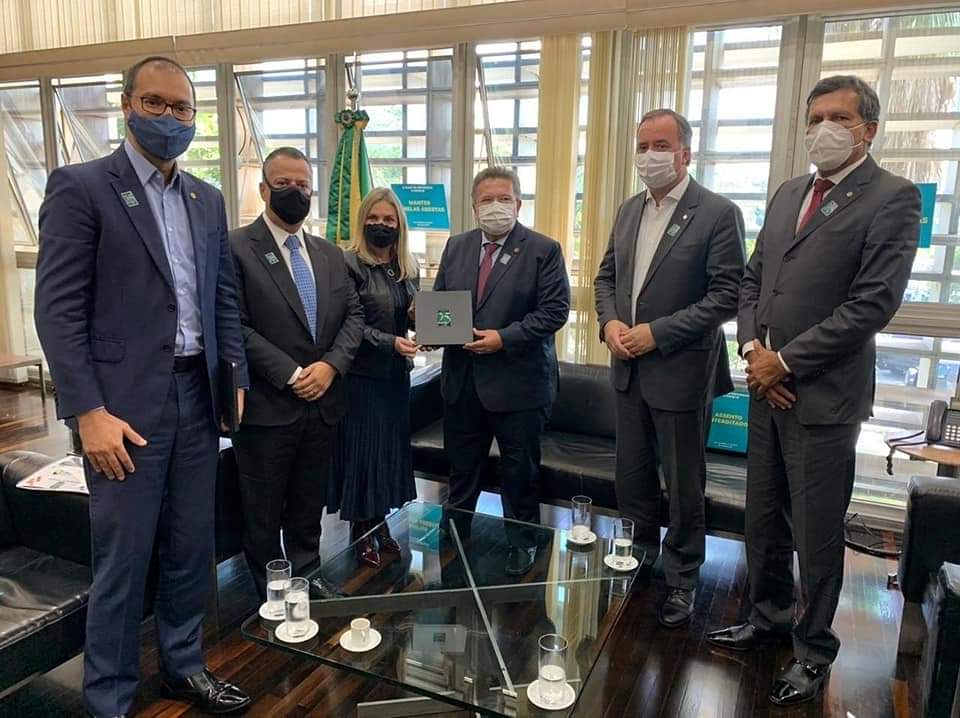 Ivana apresenta a Nova Unale 25+ no Paraná, São Paulo e Mato Grosso do Sul