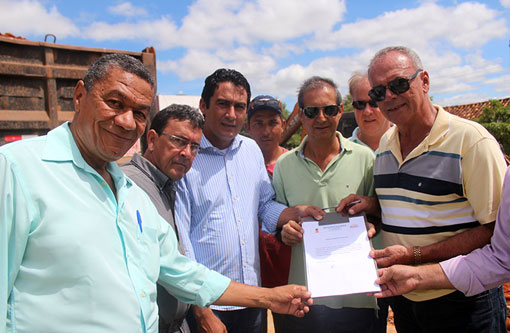 Prefeito Aguiberto assina ordem de serviço para a construção da nova praça do Distrito de Cristalândia