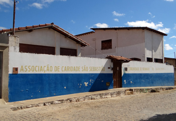 Brumado: brumadense realiza companha de arrecadação de alimentos para o Lar dos Velhinhos e Associação de Caridade São Sebastião