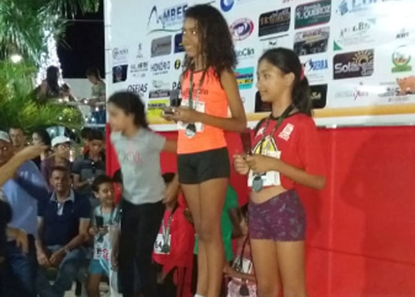 Brumado: atleta do projeto social 'Correndo com Atitude' conquista pentacampeonato em Botuporã