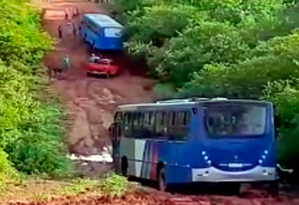 Lamaçal e estradas ruins causam transtornos na zona rural de Brumado