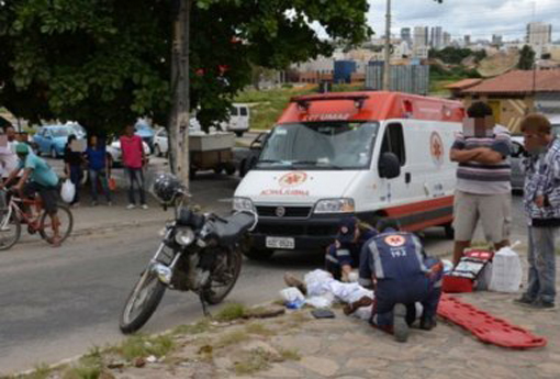 Vitória da Conquista: durante tentativa de assalto, criminoso corre e é atropelado por carro