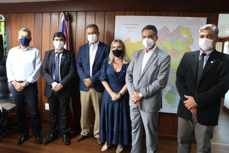 Governador Rui Costa recebe demandas de Urandi