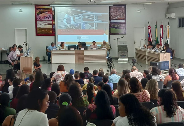 Audiência discute acessibilidade de pessoas com deficiência em Guanambi