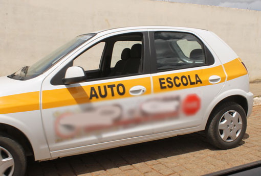 Com novas exigências do governo, várias autoescolas estão fechando as portas