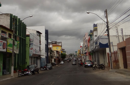 Brumado: Bandidos arrombam loja de informática e roubam o cofre, máquinas fotográficas e notebooks