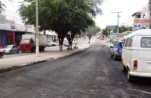 Brumado: Avenida Centenário recebe recapeamento asfáltico