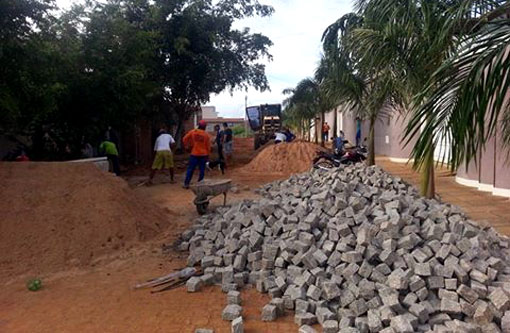 Brumado: Prefeitura inicia pavimentação da Avenida Clemente Gomes