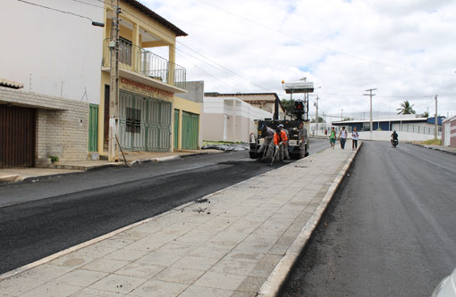 Brumado: Obra de asfaltamento da Avenida João Paulo I deve ser concluída nos próximos dias