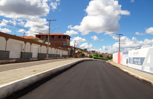 Brumado: Recuperação asfáltica da Avenida João Paulo I em andamento