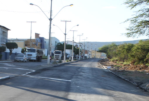 Brumado: bandidos arrombam depósito e levam moinhos de café