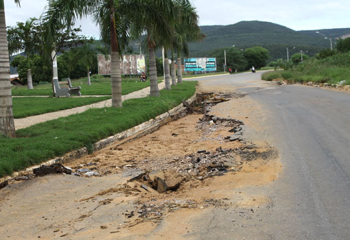 Brumado: prefeito diz que resolverá problemas da Avenida Lindolfo Azevedo Brito e não será de forma paliativa