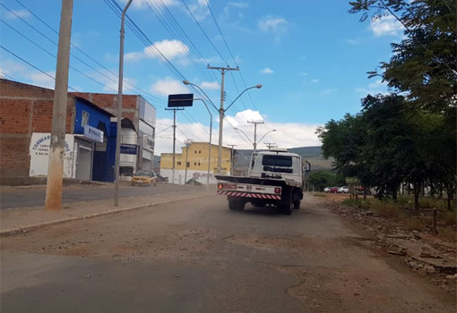 Brumado: há quase 6 meses esburacada, Avenida Lindolfo Azevedo Brito continua gerando problemas