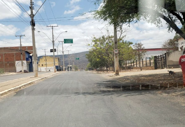 Brumado: trecho da Avenida Lindolfo Azevedo Brito passou por operação tapa-buraco