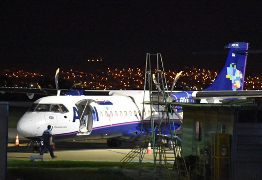 Avião faz pouso de emergência em Vitória da Conquista após suspeita de incêndio