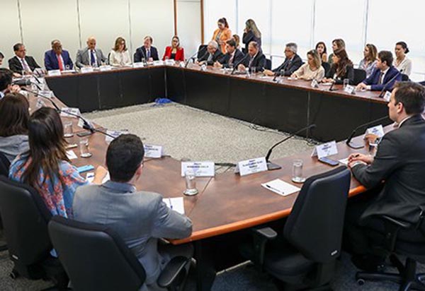 TSE e plataformas digitais discutem reforço contra desinformação no 2º turno