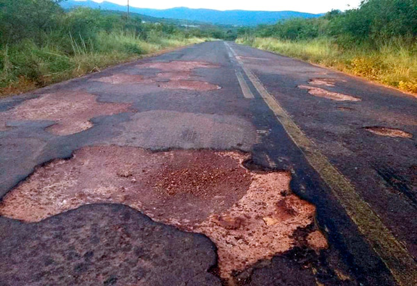 Tanhaçu: morador reclama das condições da BA-142, trecho entre Tanhaçu e Ituaçu