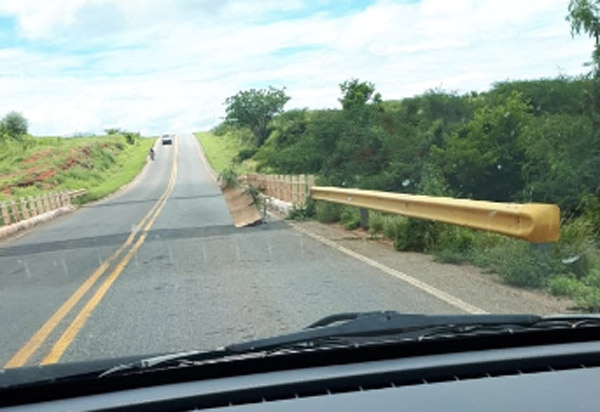 Dom Basílio:  condutores de veículos devem redobrar atenção em ponte situada na BA-148, região da Caiçara da Barra