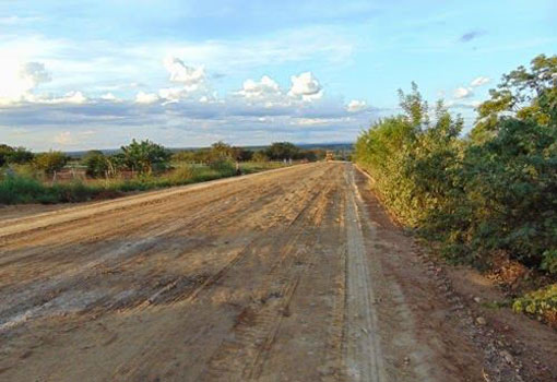 Rui autoriza recuperação de 83 quilômetros da BA-156, em Tanque Novo